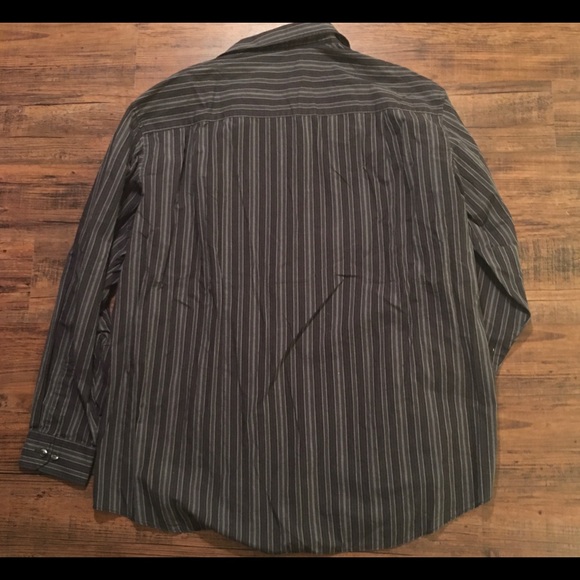 Van Heusen button down - Picture 3 of 3